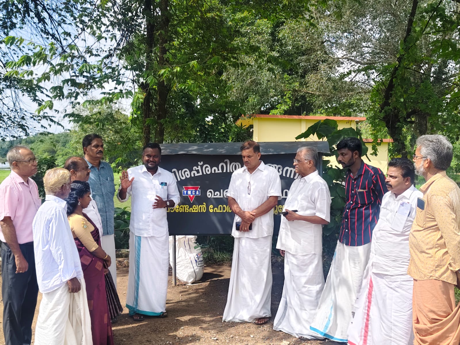 ചെങ്ങന്നൂർ ഫെസ്റ്റിന്റെയും , ചെങ്ങന്നൂർ വൈ എം സി ഏ യുടെയും സംയുക്ത ആഭിമുഖ്യത്തിൽ വയോധികന് പെട്ടിക്കട നൽകി 